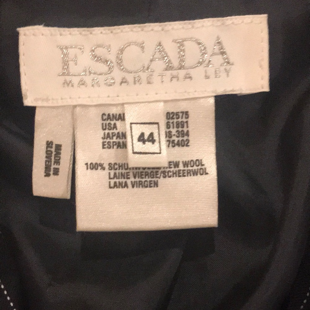 Escada suits - Picture 5 of 6